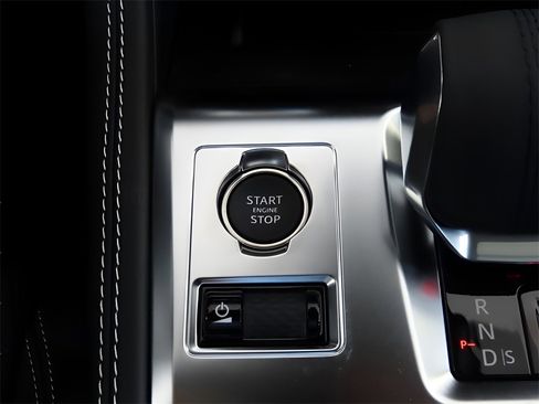 Used 2025 Jaguar F-PACE R-Dynamic S image 38