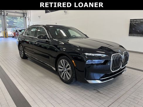 Certified 2024 BMW i7 eDrive50 w/ Executive Package image 2