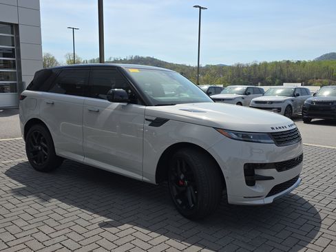 Used 2024 Land Rover Range Rover Sport Dynamic SE image 3