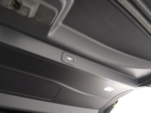 Used 2023 Land Rover Range Rover Long Wheelbase SE image 24