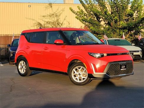 Certified 2023 Kia Soul LX w/ Option Group 015 image 2