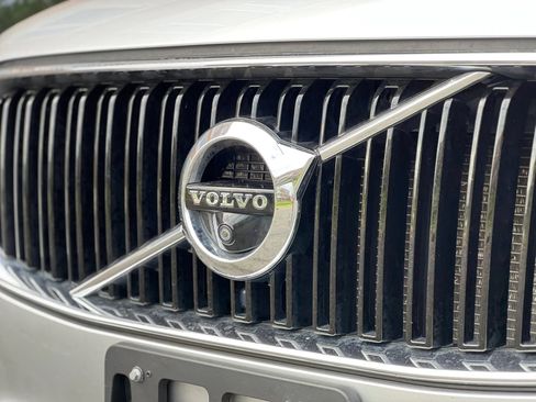 Used 2017 Volvo XC90 T6 Momentum w/ Vision Package AWD/4WD image 9