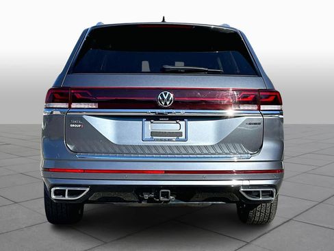 Used 2024 Volkswagen Atlas SEL Premium R-Line image 4