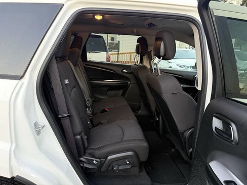 Used 2017 Dodge Journey SXT w/ Comfort/Convenience Group image 17