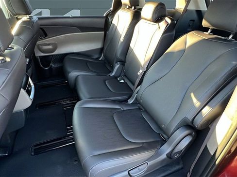 New 2026 Kia Carnival EX image 7