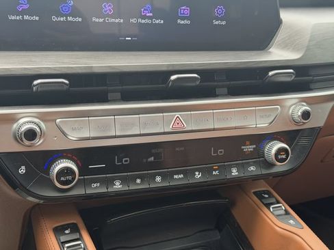 Used 2025 Kia Telluride AWD image 26
