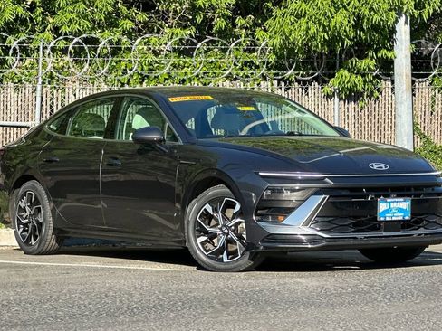 Used 2025 Hyundai Sonata SEL image 2