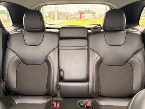 Used 2019 Jeep Cherokee Trailhawk w/ Comfort/Convenience Group AWD/4WD image 28