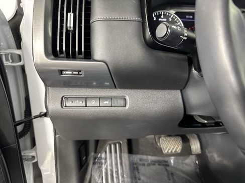 Used 2025 Nissan Pathfinder SL AWD/4WD image 15
