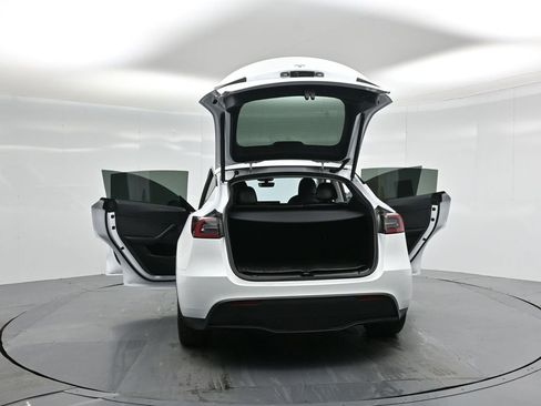 Used 2025 Tesla Model Y Long Range image 31