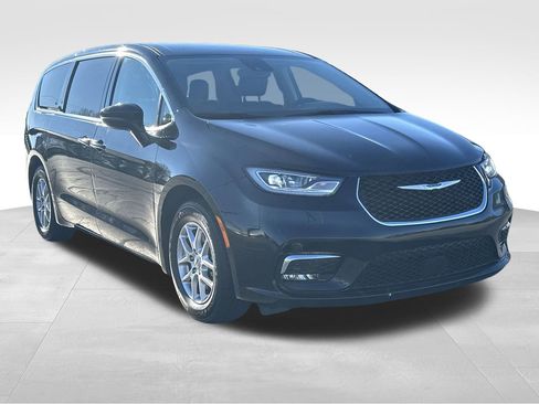 Used 2024 Chrysler Pacifica Touring-L image 26