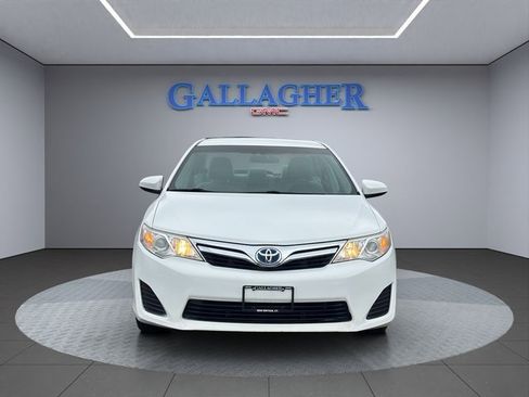Used 2014 Toyota Camry LE image 12