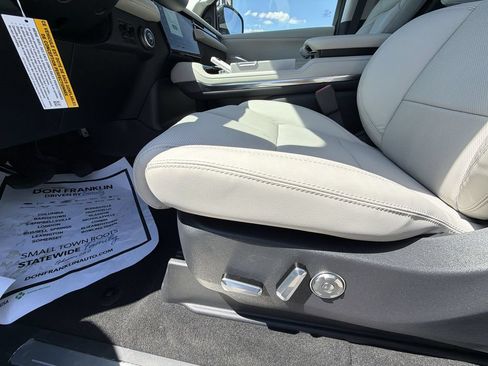 New 2026 Lincoln Navigator Reserve AWD/4WD image 12