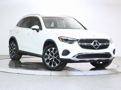 Used 2025 Mercedes-Benz GLC 350e 4MATIC image 1