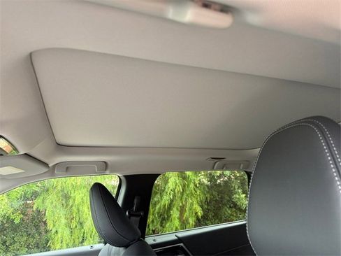 New 2025 Mitsubishi Outlander SE image 15