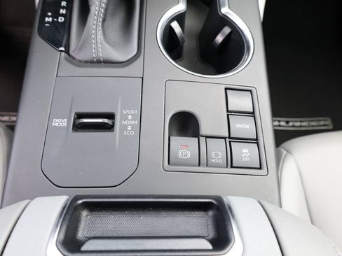 Used 2023 Toyota Highlander XLE FWD image 27