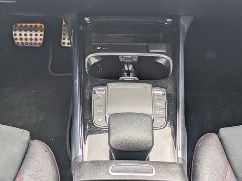 Used 2021 Mercedes-Benz GLB 250 image 21