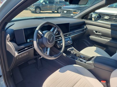 Used 2025 Hyundai Santa Cruz SE AWD/4WD image 17