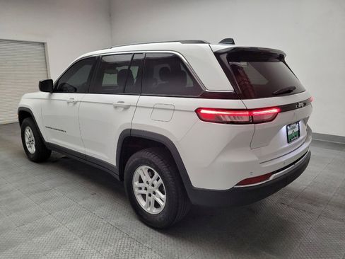 Used 2023 Jeep Grand Cherokee Laredo RWD image 5