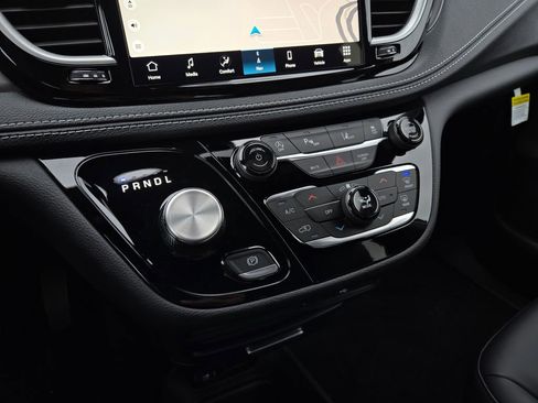 New 2026 Chrysler Pacifica Select AWD/4WD image 23