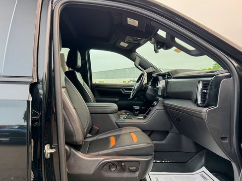 Used 2023 GMC Sierra 1500 AT4 w/ AT4 Premium Package AWD/4WD image 13