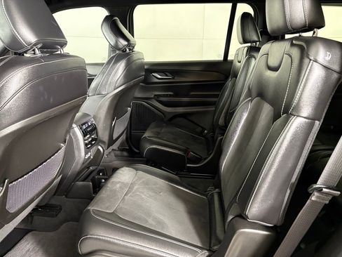 Used 2023 Jeep Grand Cherokee L Laredo image 35