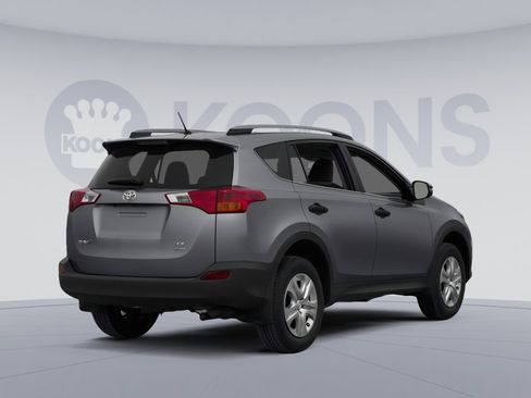 Used 2014 Toyota RAV4 LE image 2