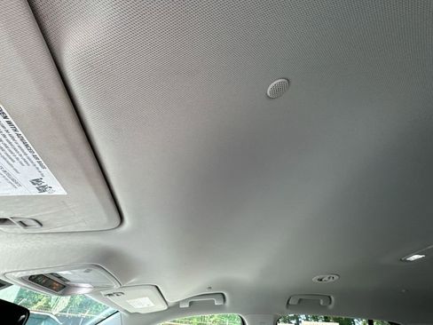 Used 2021 Chevrolet Traverse LS FWD image 20