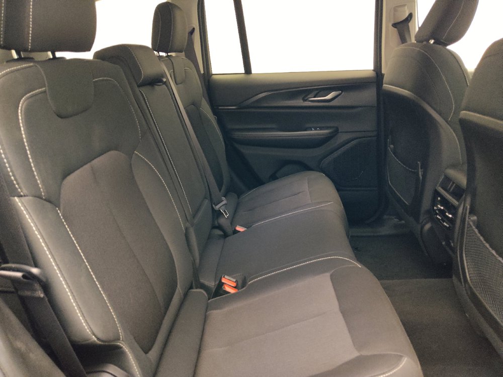 Used 2023 Jeep Grand Cherokee Laredo X RWD image 19