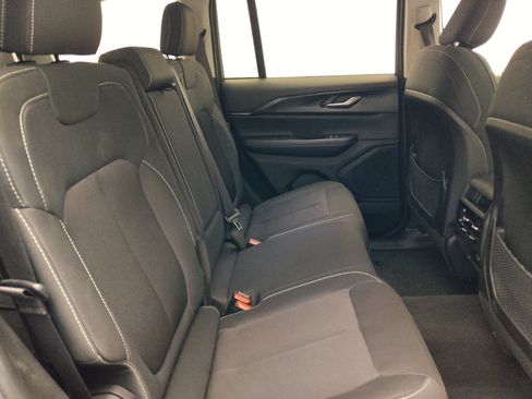 Used 2023 Jeep Grand Cherokee Laredo X RWD image 19