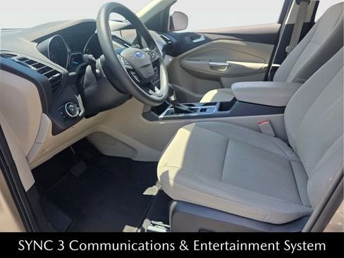 Used 2017 Ford Escape SE w/ Equipment Group 201A FWD image 12