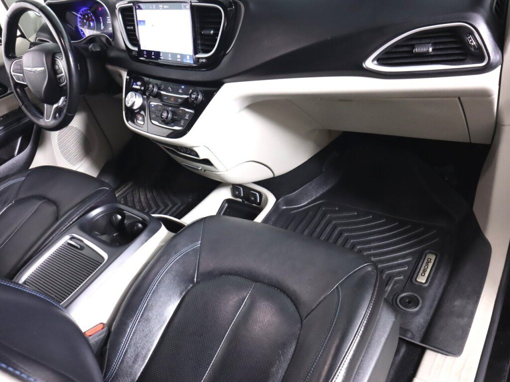 Used 2021 Chrysler Pacifica Touring-L FWD image 41