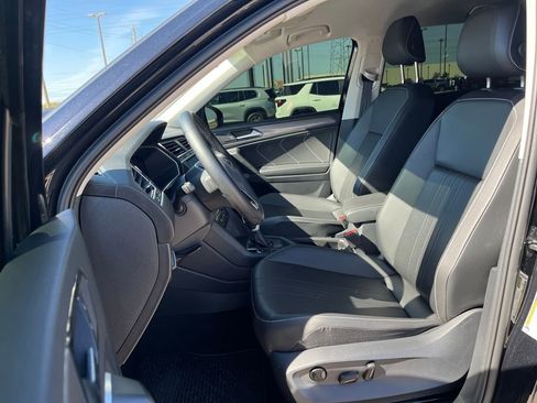 Used 2024 Volkswagen Tiguan SE image 12