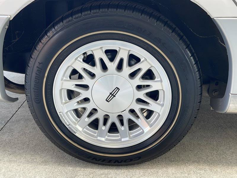 Used 1999 Lincoln Town Car Signature RWD image 20