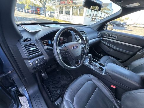 Used 2018 Ford Explorer XLT w/ Equipment Group 202A image 10