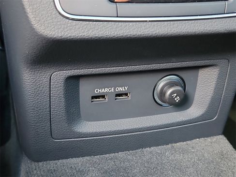 Used 2024 Audi Q5 e Premium w/ Convenience Package image 23