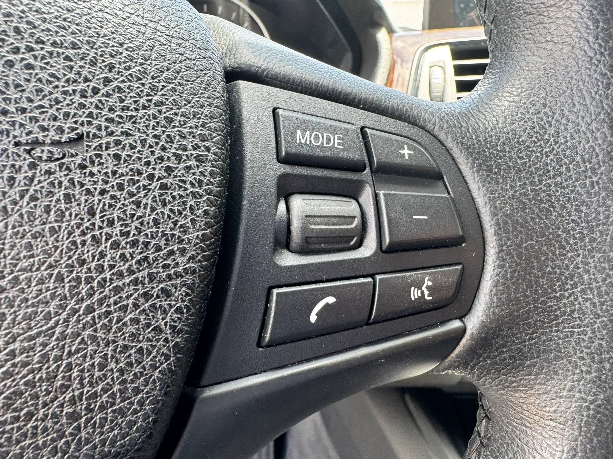 Used 2015 BMW 320i Sedan RWD image 34