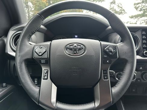 Used 2021 Toyota Tacoma TRD Off-Road image 20