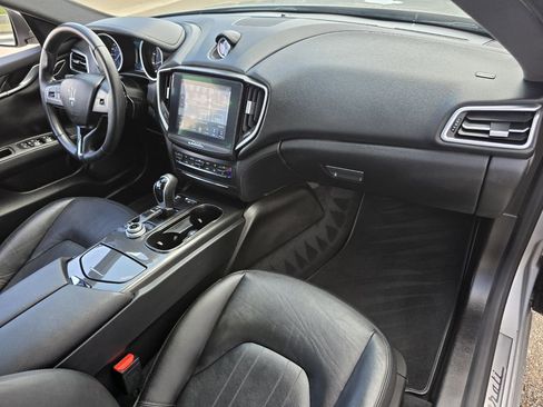 Used 2017 Maserati Ghibli RWD image 25