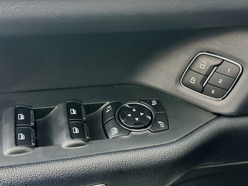 Used 2024 Ford Expedition XLT image 15