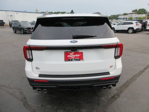 Used 2025 Ford Explorer ST AWD/4WD image 7