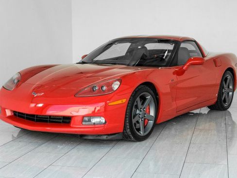 Used 2007 Chevrolet Corvette Coupe w/ Performance Package RWD image 4