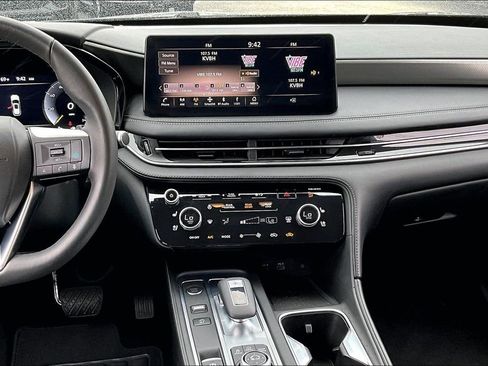 Certified 2025 INFINITI QX60 Luxe image 11