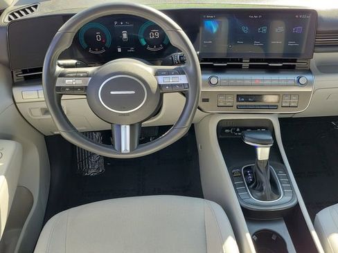 Used 2025 Hyundai Kona SEL FWD image 6