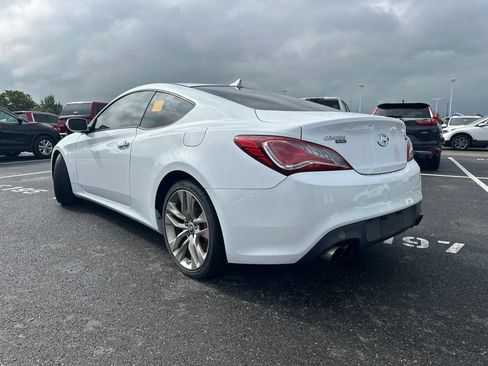 Used 2016 Hyundai Genesis Coupe 3.8 RWD image 9