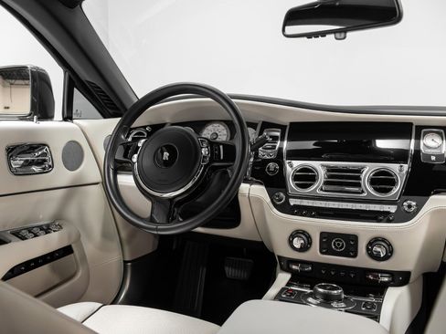 Used 2016 Rolls-Royce Wraith image 25