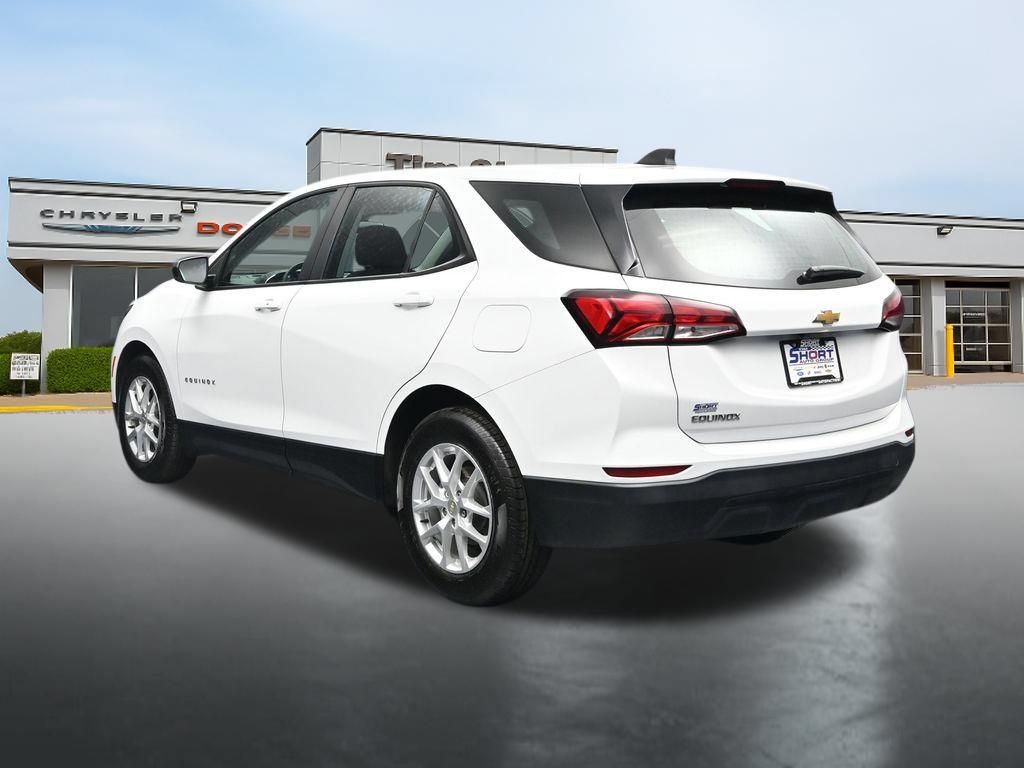 Used 2022 Chevrolet Equinox LS w/ LPO, Floor Liner Package FWD image 3