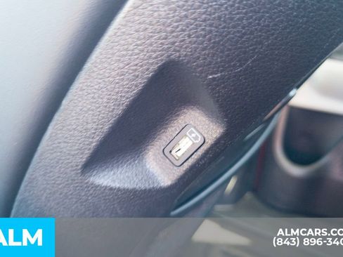 Used 2024 Kia Carnival LX FWD image 23