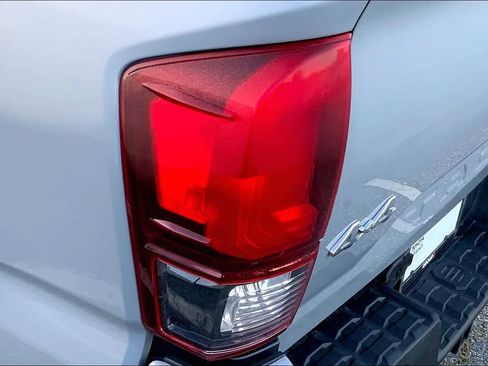 Used 2020 Toyota Tacoma SR5 w/ Technology Package AWD/4WD image 27