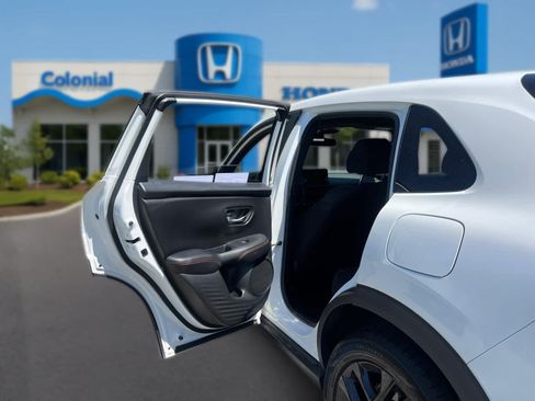 Used 2024 Honda HR-V Sport image 32